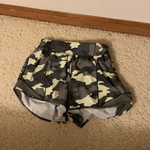 neon camo lululemon hotty hot shorts 4in sz4